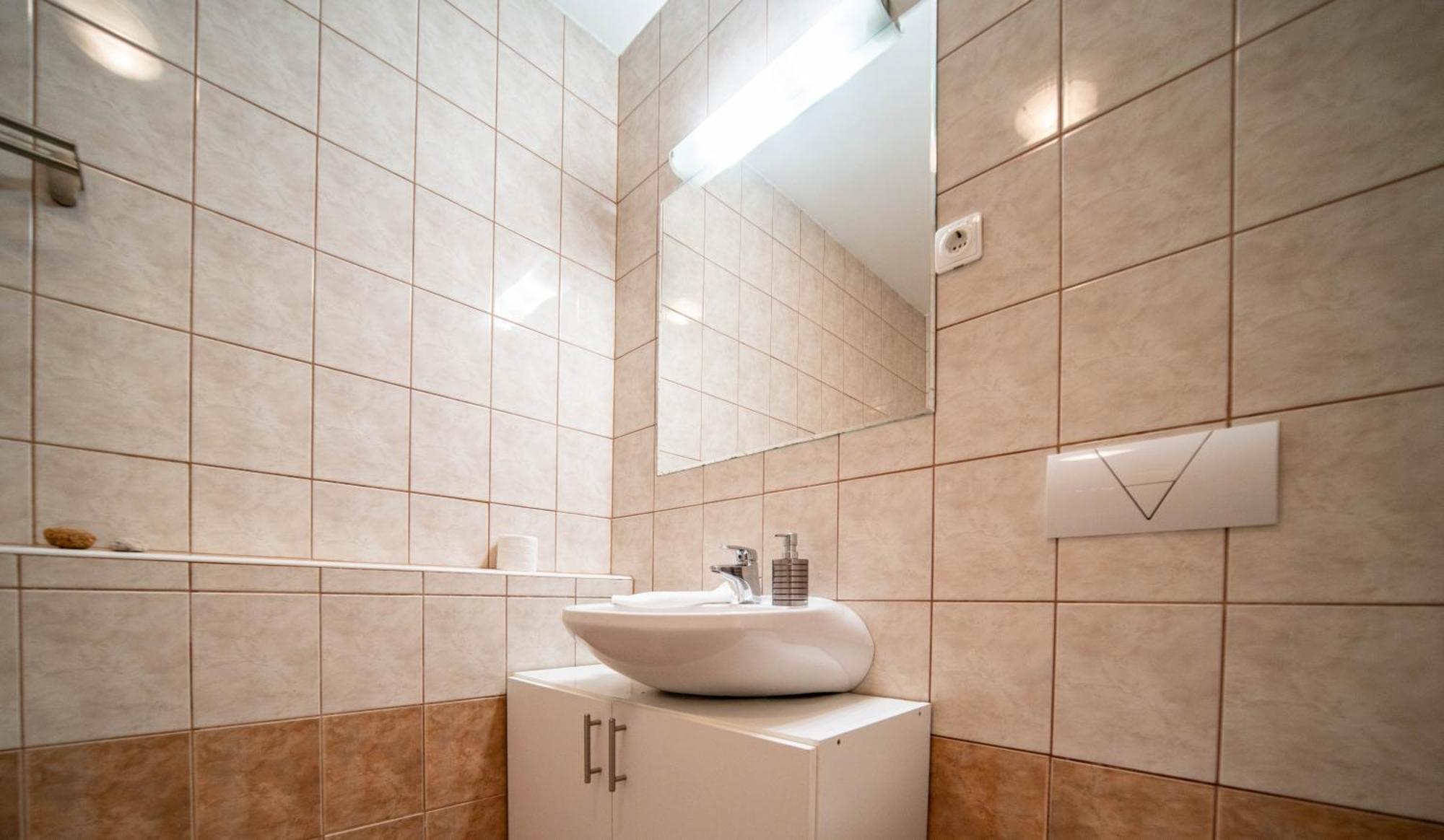 בודפשט Free Parking- Gellert View Apartment 4Ppl מראה חיצוני תמונה