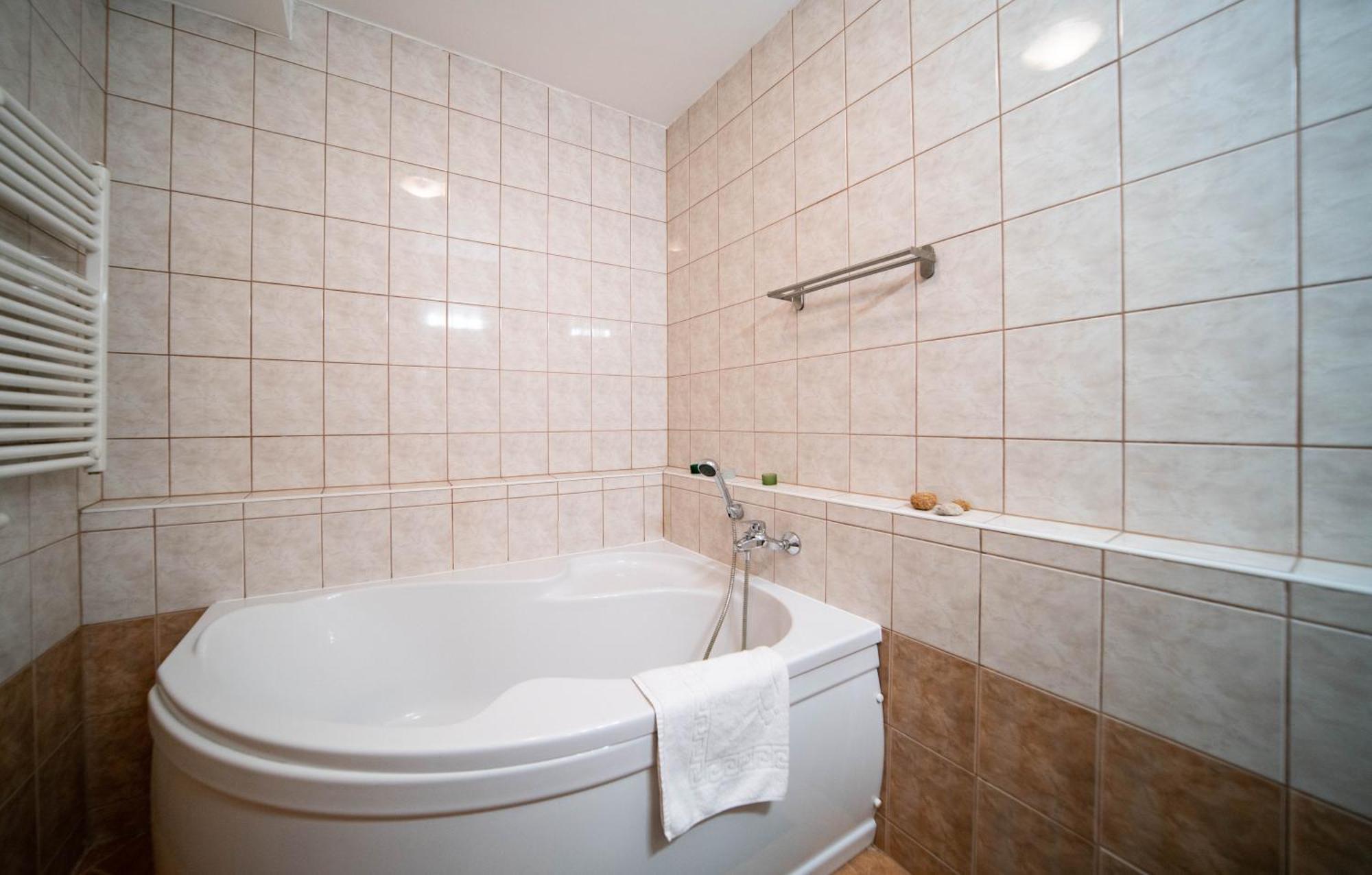 בודפשט Free Parking- Gellert View Apartment 4Ppl מראה חיצוני תמונה
